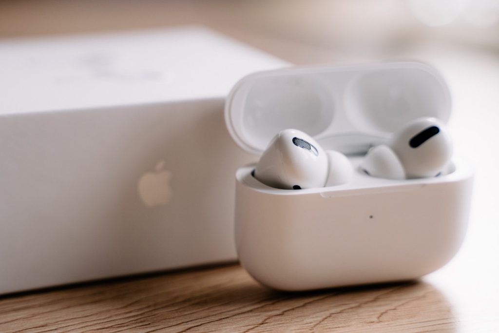 Apple AirPods pic