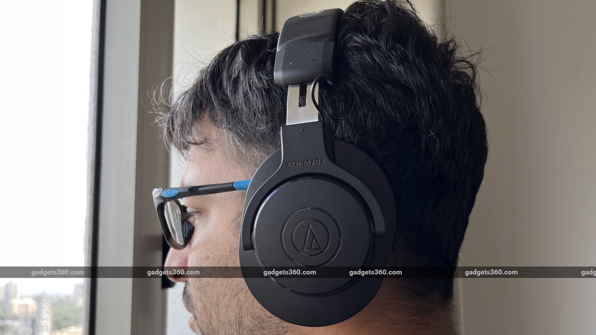 audio technica athm20xbt review wearing Audio-Technica