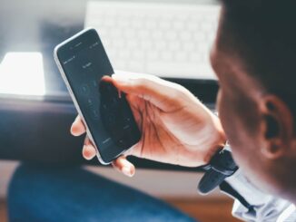 Phones, Smartwatches, Other Digital Devices Make You Smarter, Suggests Study
